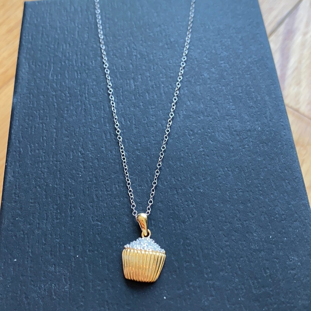 Cupcake necklace